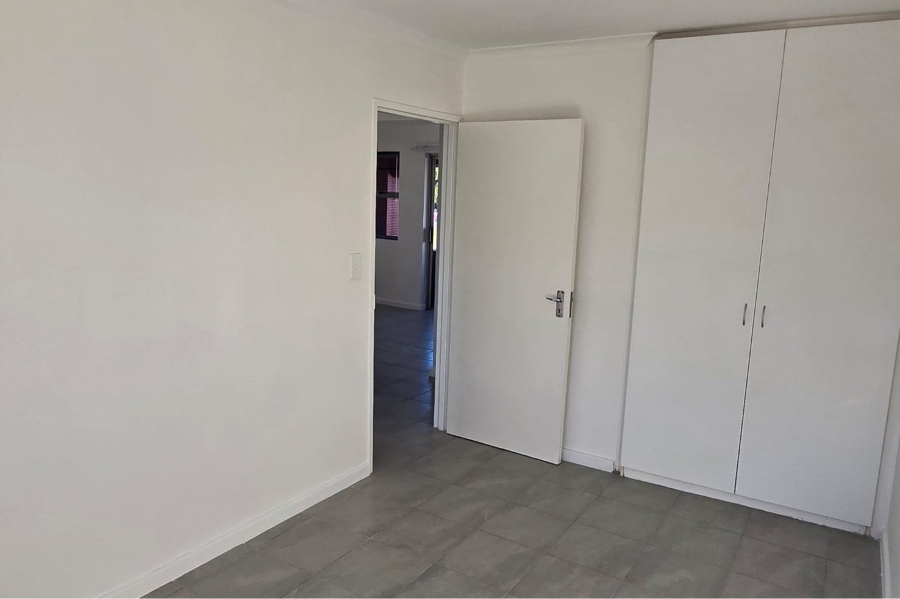 To Let 2 Bedroom Property for Rent in Lansdowne Western Cape